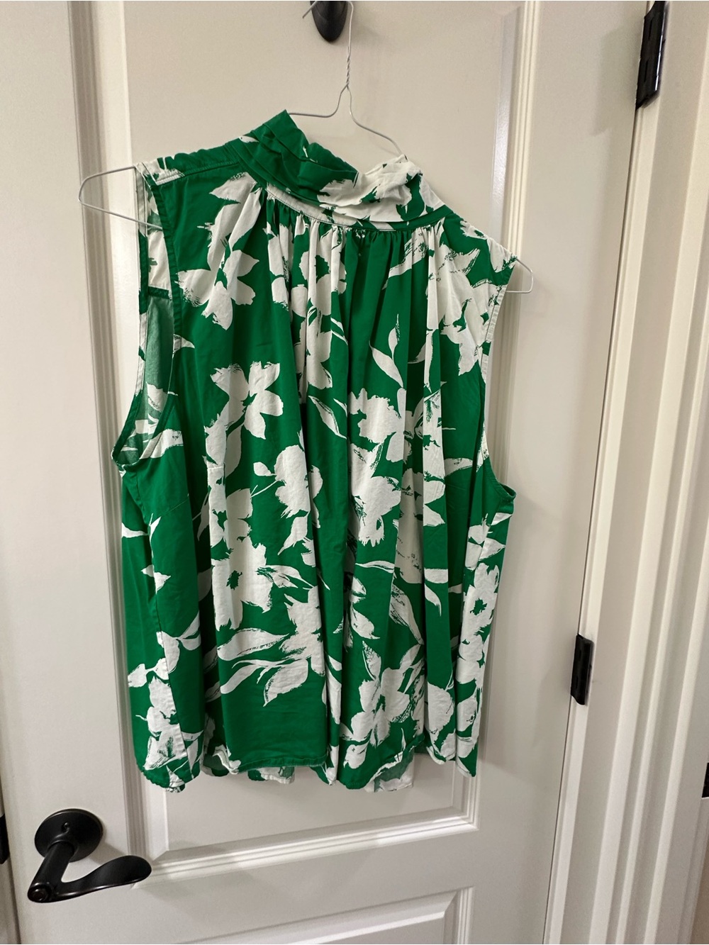 Lands' End Green and White Floral Mock-Neck Sleeveless Top